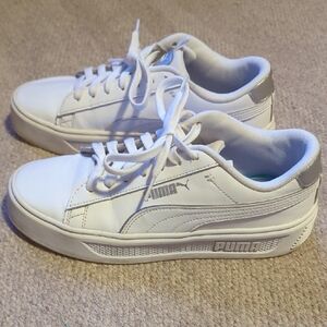 PUMA Women's Smash Platform V3 Sneaker, Puma White/Silver, 9 US